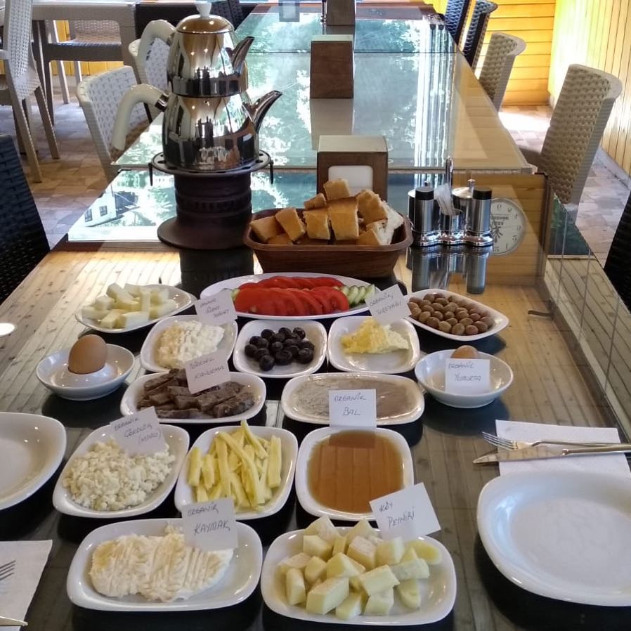 Nahiye Cafe: Rize’nin Kalbinde Lezzeti, Huzuru ve Otantik Atmosferi Buluşturan Buluşma Noktası